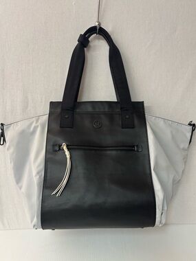 Lululemon Carry Me Om Tote - Big Paisley Emboss Angel Wing / Black and Grey